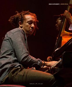 Lee más sobre el artículo Gerald Clayton, lenguaje y conexión con su público